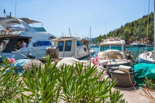 Agua Cristalina Turquesa Del Mar Adriático Makarska City Dalmacia Croacia —  Fotos de Stock