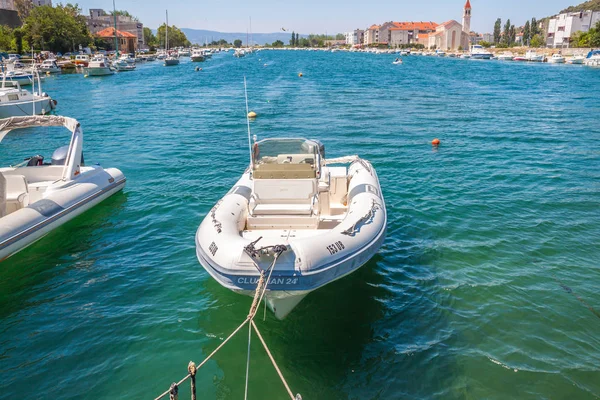 Agua Cristalina Turquesa Del Mar Adriático Makarska City Dalmacia Croacia —  Fotos de Stock
