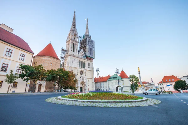 Αγίας Μαρίας Πυλώνα Και Καθεδρικός Ναός Στο Ζάγκρεμπ Της Κροατίας Εικόνα Αρχείου