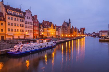 Tekneler Gdansk eski kasaba kanal. Gdansk. Polonya