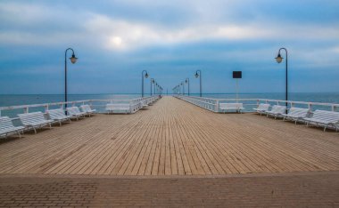 Gdansk, Polonya-14 Ağustos 2017: Gdansk, Brzezno 'da Baltık Denizi Plajı