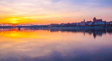 Poznan, Polonya, 30 Temmuz 2018: gece Poznan Nehri