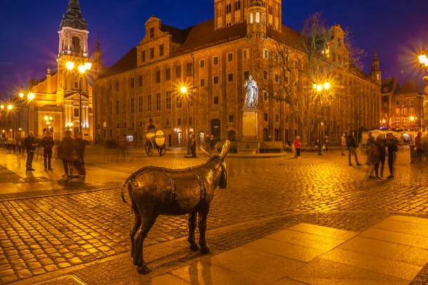 Πόζναν Πολωνία Ιουλίου 2018 Άτομα Παλιά Πλατεία Στο Πόζναν Νύχτα Εικόνα Αρχείου