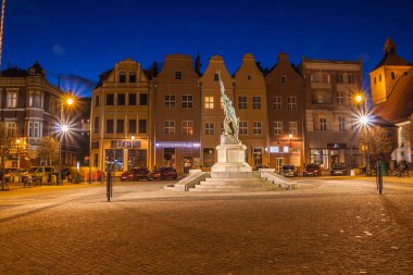 Torun'da ünlü bir heykel. Polonya