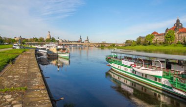 Tekneler Gdansk eski kasaba kanal. Gdansk. Polonya