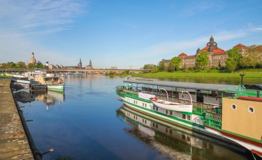 Tekneler Gdansk eski kasaba kanal. Gdansk. Polonya