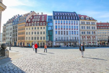 Poznan, Polonya, 30 Temmuz 2018: İnsanlar Poznan eski meydanında