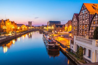 Akşam Gdansk eski şehir kanalı. Gdansk. Polonya