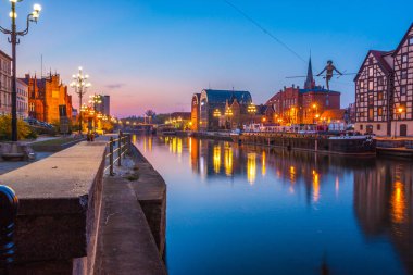 Akşam Gdansk eski şehir kanalı. Gdansk. Polonya