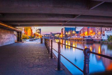Akşam Gdansk eski şehir kanalı. Gdansk. Polonya