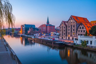 Akşam Gdansk eski şehir kanalı. Gdansk. Polonya
