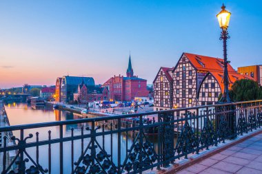 Akşam Gdansk eski şehir kanalı. Gdansk. Polonya