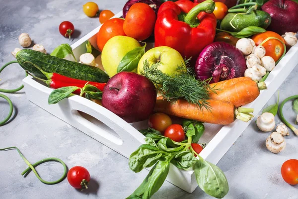 Verduras Orgánicas Crudas Con Ingredientes Frescos Para Cocinar Saludablemente Bandeja —  Fotos de Stock