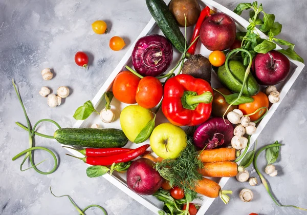 Verduras Orgánicas Crudas Con Ingredientes Frescos Para Cocinar Saludablemente Bandeja —  Fotos de Stock