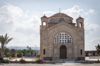 Güzel St Georgios Kilisesi, bazilika ve kaya mezarları. Paphos, Kıbrıs