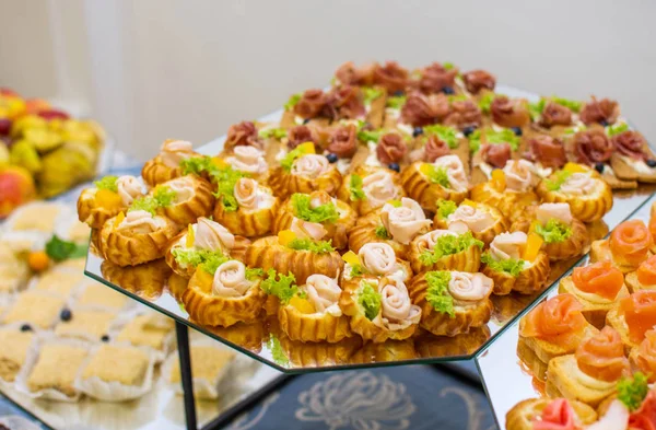 Deliziose Tartine Catering Tavolo Buffet — Foto Stock