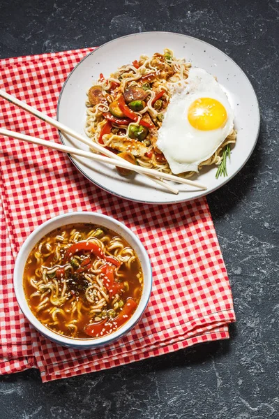 Udon Stir Fry Noodles Chicken Soup Black Stone Background — Stock Photo, Image