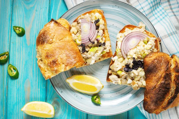 Fish pate, minced herring fillet with apple and egg on toasted rye bread, traditional Jewish cuisine dish forshmak — Stock Photo, Image