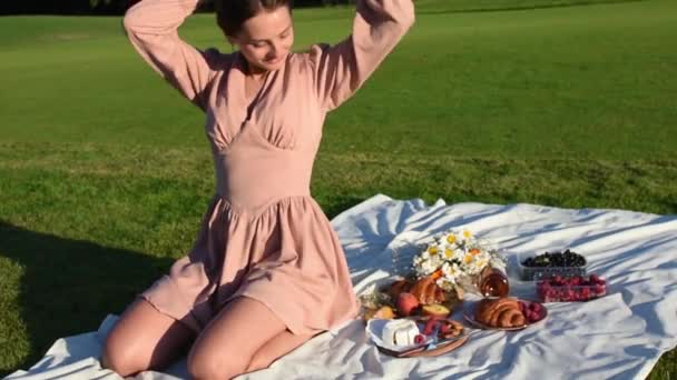 Young Smiling Woman Relaxing Outdoors Having Picnic Blanket Grass — Stock Video