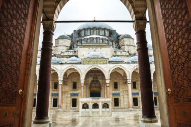 İstanbul 'daki Süleyman Camii. Şehirdeki en büyük camidir.