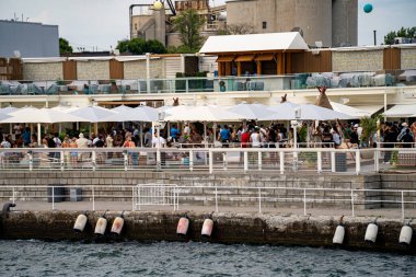 Toronto 'daki Cabana Pool Bar manzarası. Toronto, Kanada - 23 Ağustos 2025.