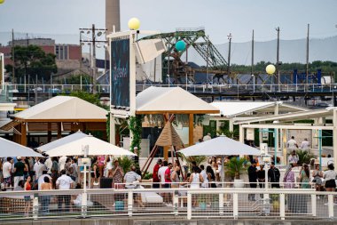 Toronto 'daki Cabana Pool Bar manzarası. Toronto, Kanada - 23 Ağustos 2025.
