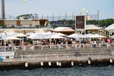 Toronto 'daki Cabana Pool Bar manzarası. Toronto, Kanada - 23 Ağustos 2025.