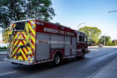 Windsor İtfaiye ve Kurtarma Aracı yolda. Windsor, Kanada - 11 Eylül 2025
