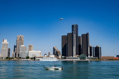 Windsor 'dan Detroit şehrinin ufuk çizgisi görünüyor. Windsor, Kanada - 11 Eylül 2025