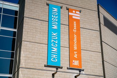 Windsor 'daki Chimczuk Müzesi ve Art Windsor-Essex binasının manzarası. Windsor, Kanada - 11 Eylül 2025