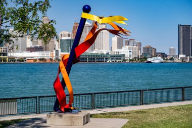 Detroit Nehri 'ndeki Windsor Heykel Parkı manzarası. Windsor, Kanada - 11 Eylül 2025