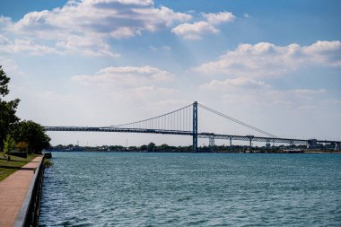 Kanada ve ABD 'yi birbirine bağlayan Büyükelçi Köprüsü görüntüsü. Windsor, Kanada - 11 Eylül 2025