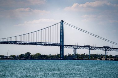 Kanada ve ABD 'yi birbirine bağlayan Büyükelçi Köprüsü görüntüsü. Windsor, Kanada - 11 Eylül 2025