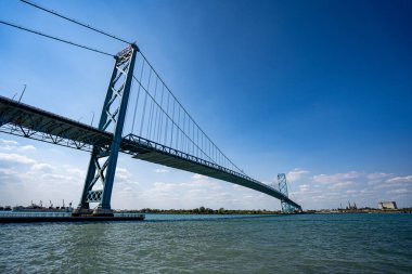 Kanada ve ABD 'yi birbirine bağlayan Büyükelçi Köprüsü görüntüsü. Windsor, Kanada - 11 Eylül 2025