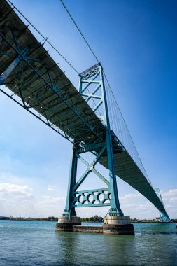 Kanada ve ABD 'yi birbirine bağlayan Büyükelçi Köprüsü görüntüsü. Windsor, Kanada - 11 Eylül 2025