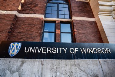 Windsor Üniversitesi tabelasına bak. Windsor, Kanada - 11 Eylül 2025.