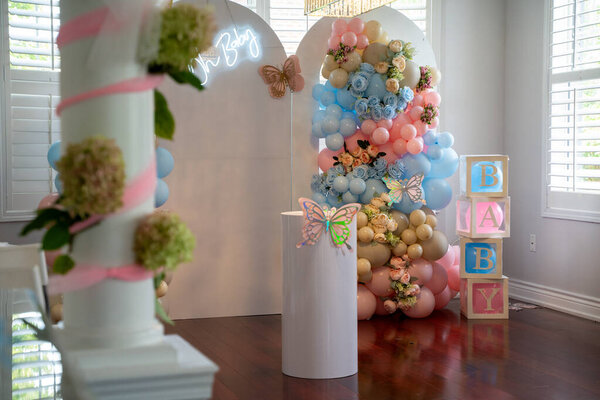 Декорации для детской вечеринки и организация мероприятий с воздушными шарами.