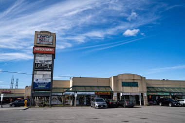 Finch ve Keele Ticaret Merkezi 'nin manzarası. Toronto, Kanada - 30 Ağustos 2025.