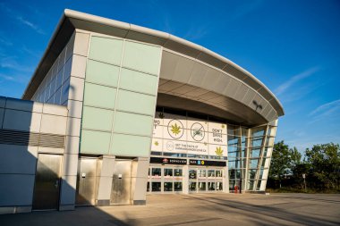 Downsview Park istasyon girişinin görüntüsü. Toronto, Kanada - 30 Ağustos 2025.