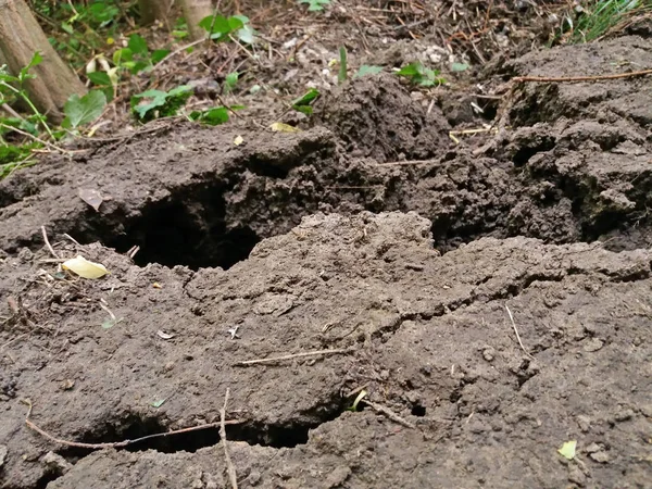 Deslizamientos de tierra, el suelo resbaló —  Fotos de Stock