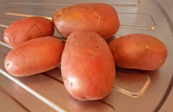 Несколько хороших картофель хорошо во всех видах пищи — стоковое фото
