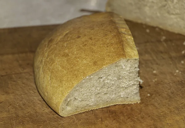 Pão fresco na cozinha close up — Fotografia de Stock