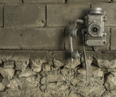 Diskli antika telefon. Retro. Metal kasa