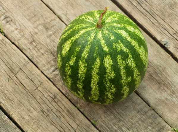 Watermelon voordelen concept. zeer goed voor de gezondheid zonder nitraten — Stockfoto