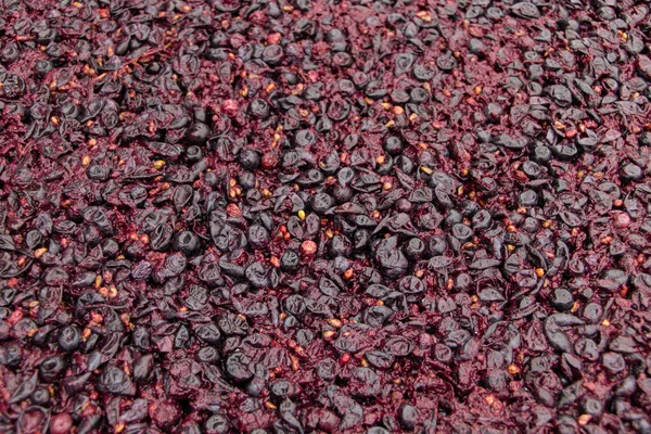 Fermentazione del vino rosso in sottofondo texture di processo — Foto Stock