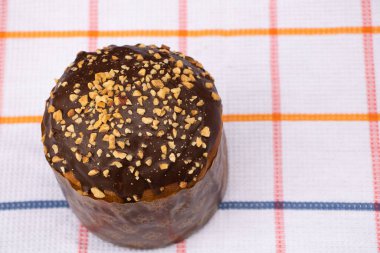 Çikolatalı ve fıstıklı lezzetli bir pasta..