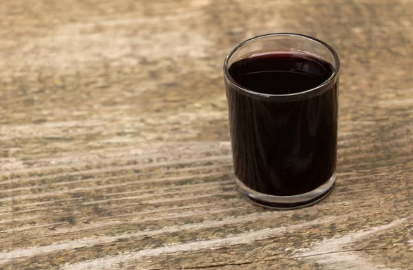 Copo Vinho Tinto Sobre Fundo Madeira Fechar — Fotografia de Stock