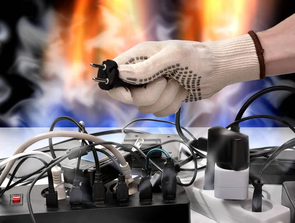 Feuer Elektrische Kabel Aus Der Netzspannungsüberlastung Konzeptionelle Bedeutung Der Nachlässigkeit — Stockfoto