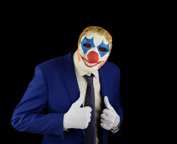 Zakenman in een clown masker schrist op een zwarte achtergrond, Hallow — Stockfoto