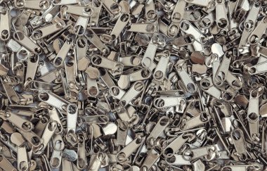 Metal fermuarlar. Dikiş endüstrisine eklemek için metal parçalardan oluşan bir grup